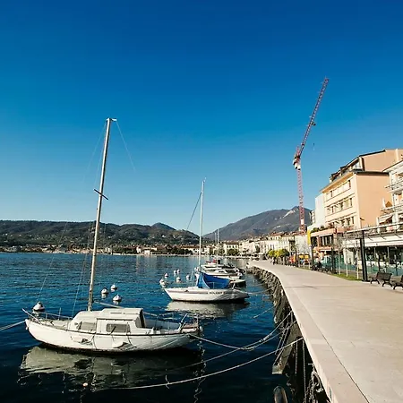 Appartamento Berny 100m From & Private Parking - Happy