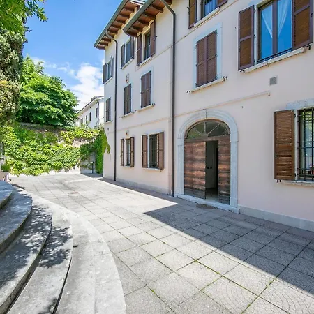 Appartamento Berny 100m From & Private Parking - Happy