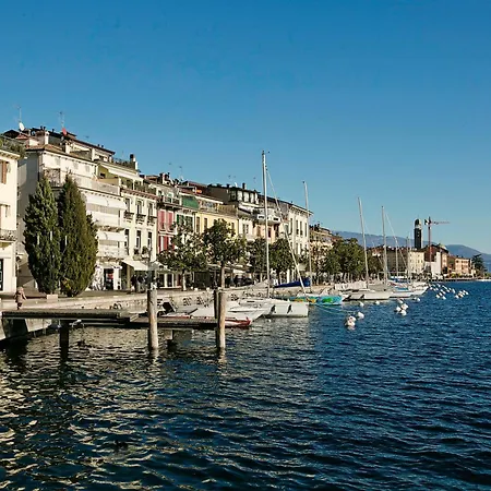 Appartamento Berny 100m From & Private Parking - Happy