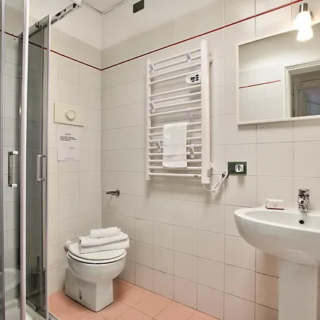 Appartamento Berny 100m From & Private Parking - Happy