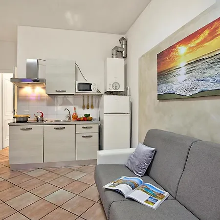 Berny Salo: Near The & Garage - Happy Apartment *